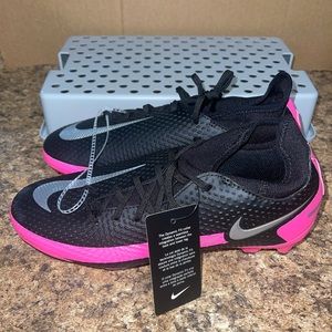 Nike woman’s cleats SZ 6 pink/black